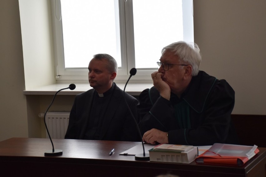 Sąd Okręgowy w Kaliszu: Diecezja Kaliska ma zapłacić zadośćuczynienie Bartłomiejowi Pankowiakowi. ZDJĘCIA
