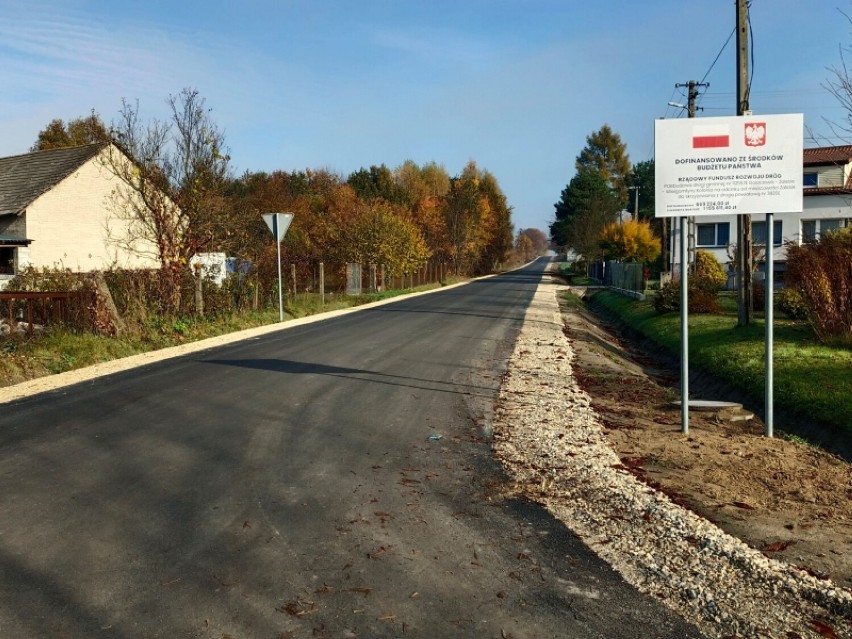 Gmina Wielgomłyny. Droga z Wielgomłyn do Zalesia wyremontowana i oddana do użytku