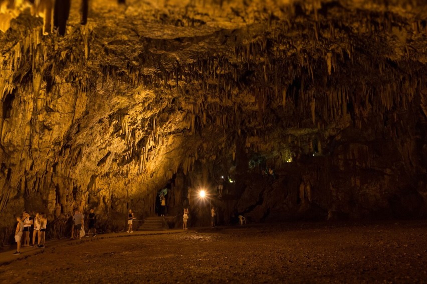 Druga sławna jaskinia Kefalonii znajduje się tylko 4 km od...