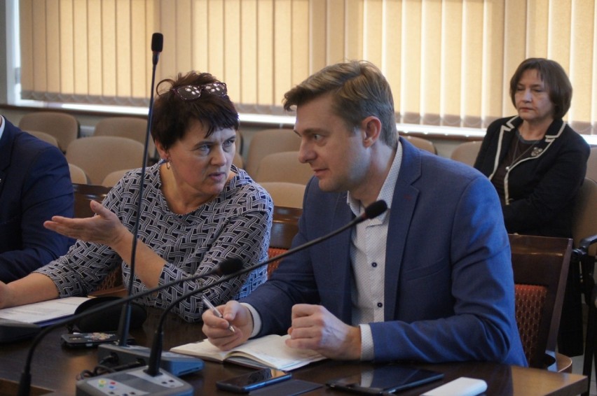 Nowa ocena stanu dróg powiatowych w Powiecie Radomszczańskim nie podoba się radnym. Będą poprawki [MAPY]