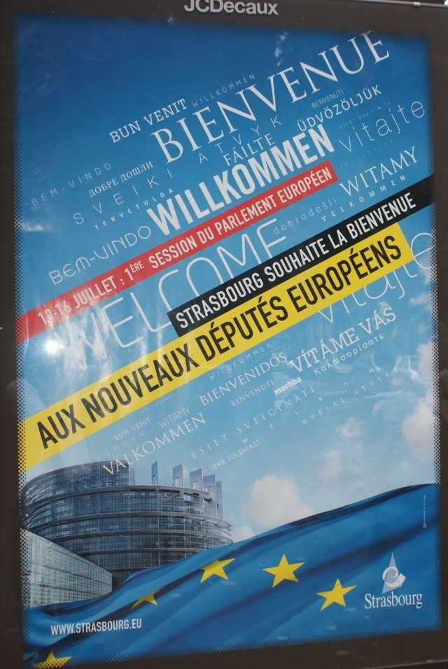 Plakaty witające nowych europarlamentarzystów, rozwieszone w różnych częściach miasta. Fot. G. Kiliańska- Przybyło
