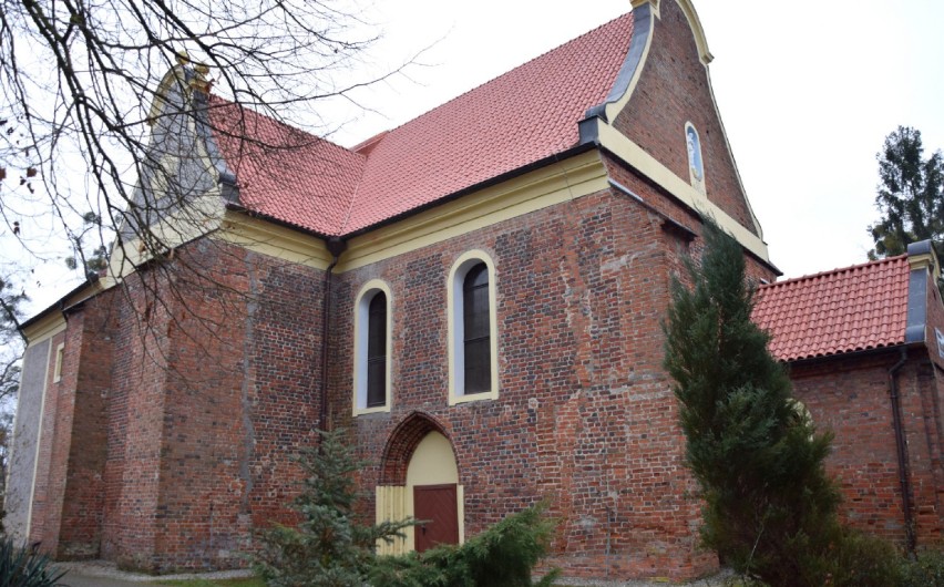 Zabytkowy kościół w Sobótce ma nową dachówkę 