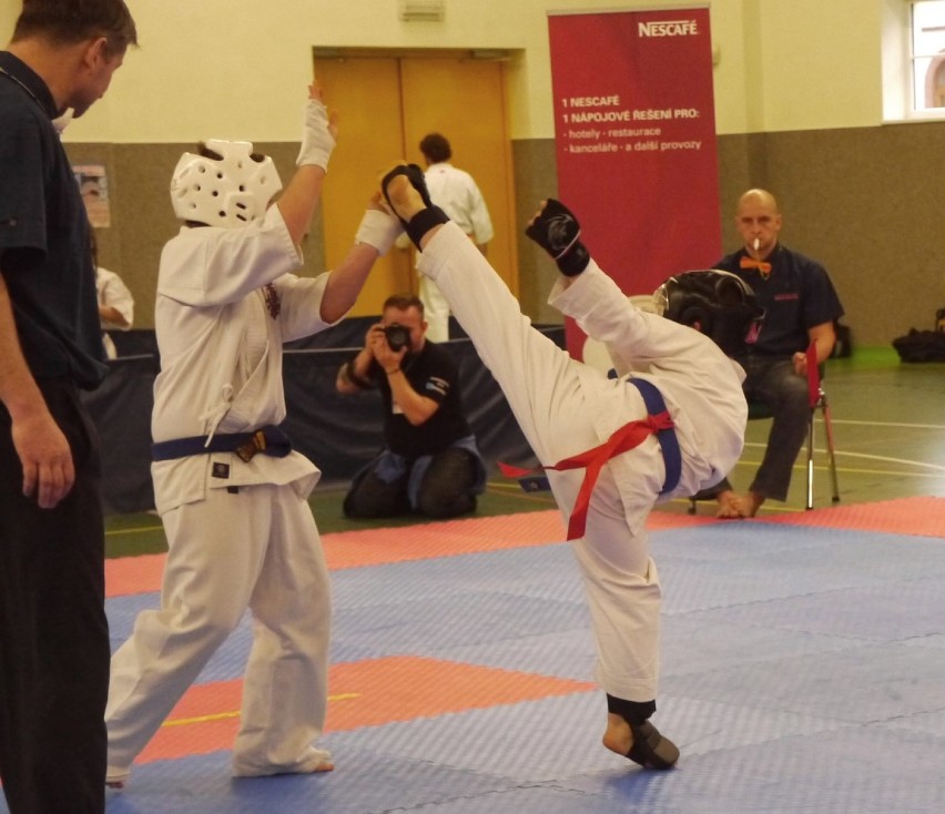 Sukces chodelskich karateków ba zawodach w Czechach