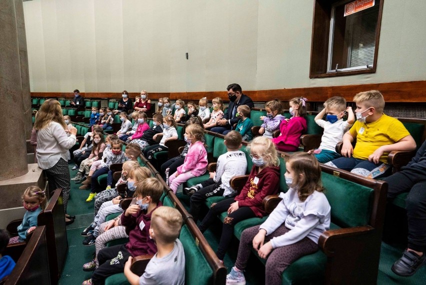 Poseł Konrad Frysztak zorganizował dla dzieci z Publicznego...