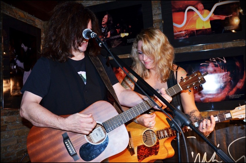 Pat Anthony & Sarah Smith Music w Hard Rock Pub Pamela -...