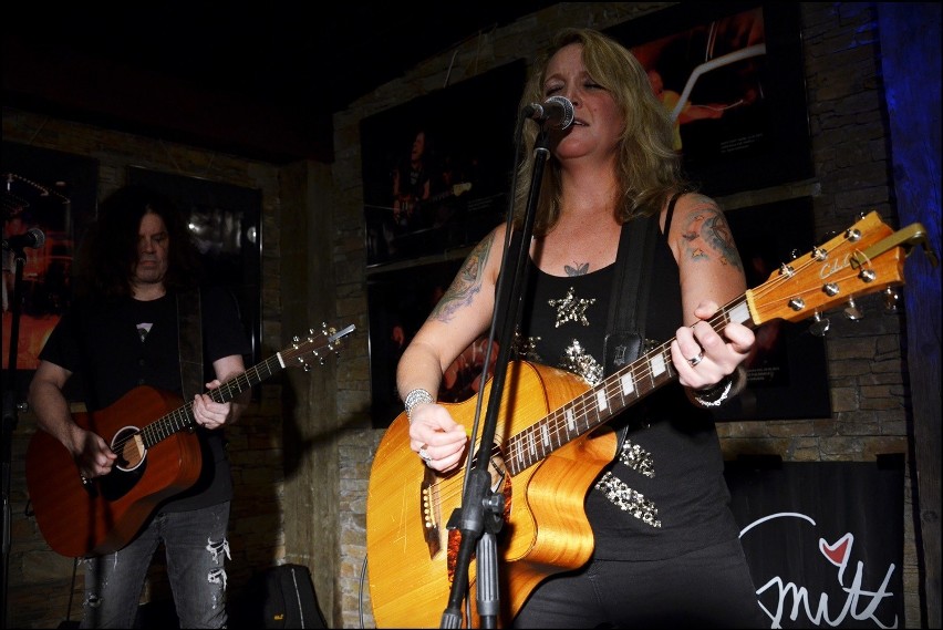 Pat Anthony & Sarah Smith Music w Hard Rock Pub Pamela -...
