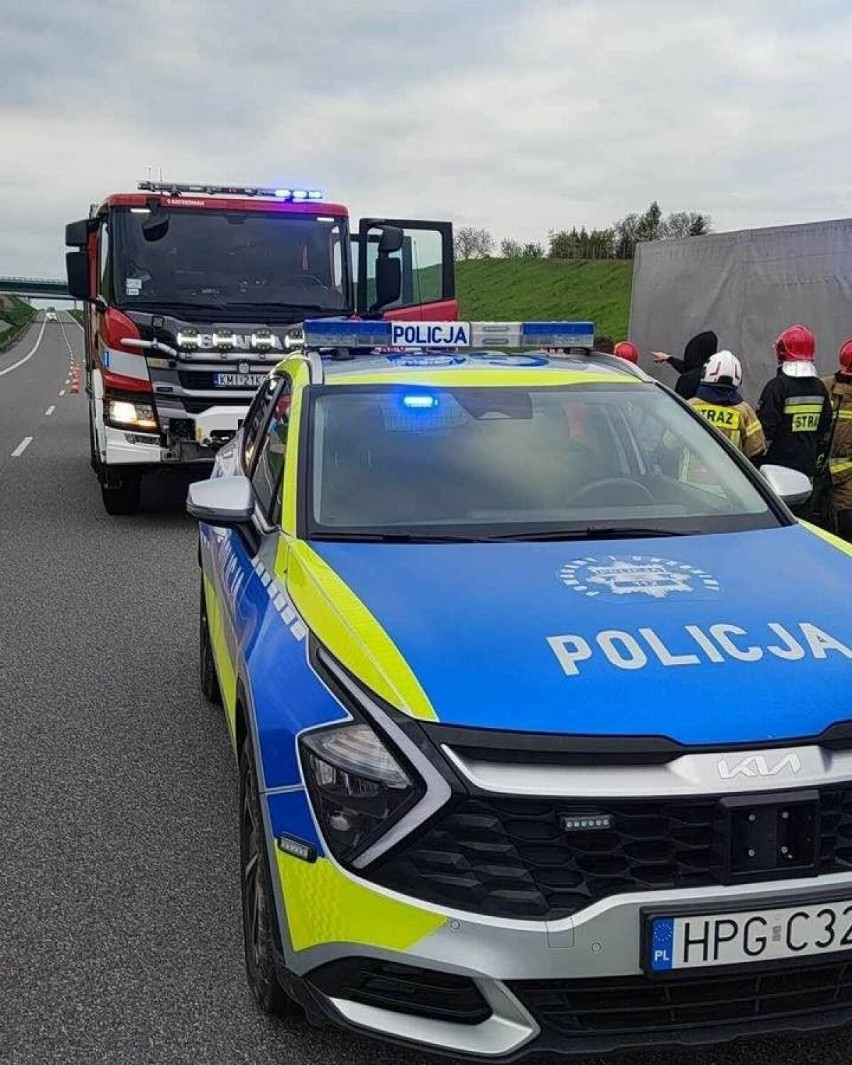 Wypadek na S7 pod Krakowem. Kierowcy pojazdu dostawczego pomógł przejeżdżający tamtędy strażak ochotnik
