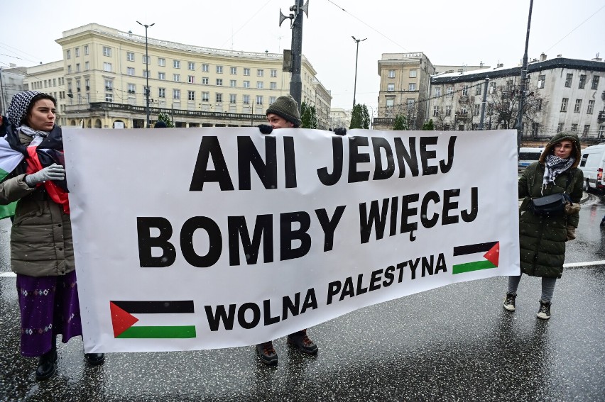 Propalestyńska demonstracja w Warszawie. Uczestnicy przeszli stołecznymi ulicami w stronę ambasady Izraela