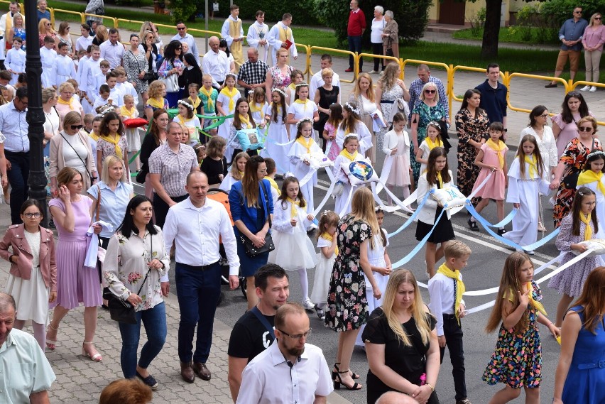 Boże Ciało w Sokółce. W procesji wierni przeszli ulicami miasta modląc się przy czterech ołtarzach 