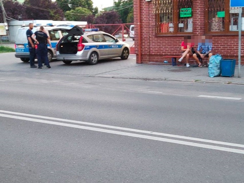 Libacja alkoholowa na ulicy Kaliskiej we Włocławku...