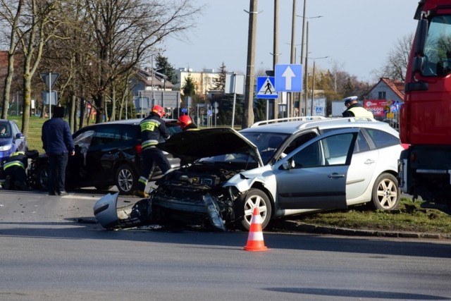 Dziś (19 lutego) około godziny 11 na skrzyżowaniu ulicy Górniczej i Poznańskiej w Inowrocławiu doszło do wypadku Zderzyły się dwa samochody osobowe.