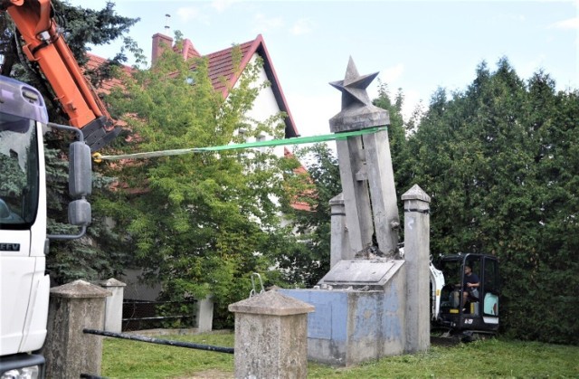 9 sierpnia 2022 r. pomnik "z gwiazdą" stojący przez 77 lat przy ul. Sikorskiego Malborku został wyburzony.