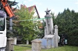 Wydarzenia roku 2022 w Malborku. Wyburzenie pomnika z "gwiazdą". Budzący kontrowersje symbol na zawsze zniknął z miasta