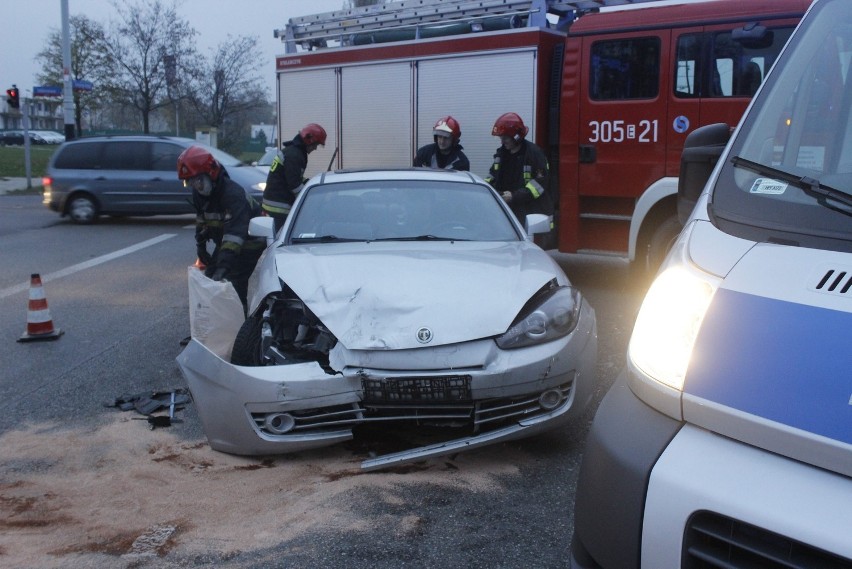 Wypadek na Śmigłego-Rydza w Łodzi. Ranny 19-letni kierowca [ZDJĘCIA]