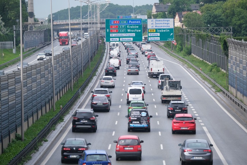 Wypadek na S8, Warszawa. Utworzył się korek na kilka kilometrów