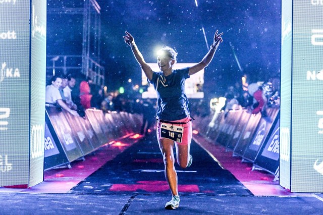 Nocny bieg w Gdyni Abbott Night Run 2022 miał niesamowitą oprawę świetlną