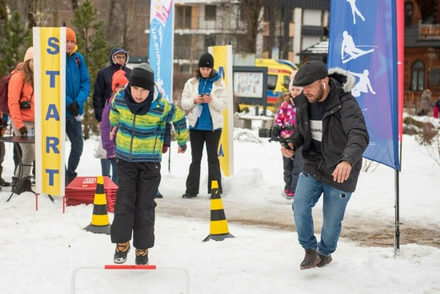 World Snow Day to zawody dla dzieci i rodziców. Głównym celem zabawy jest zachęta do wspólnej na zabawy na śniegu. Międzynarodowa Federacja narciarska organizuje World Snow Day w krajach na całym świecie od Azji do Ameryki Północnej.