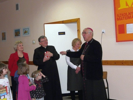 Arcybiskup Depo odwiedził Szkołę Podstawową w Kulejach