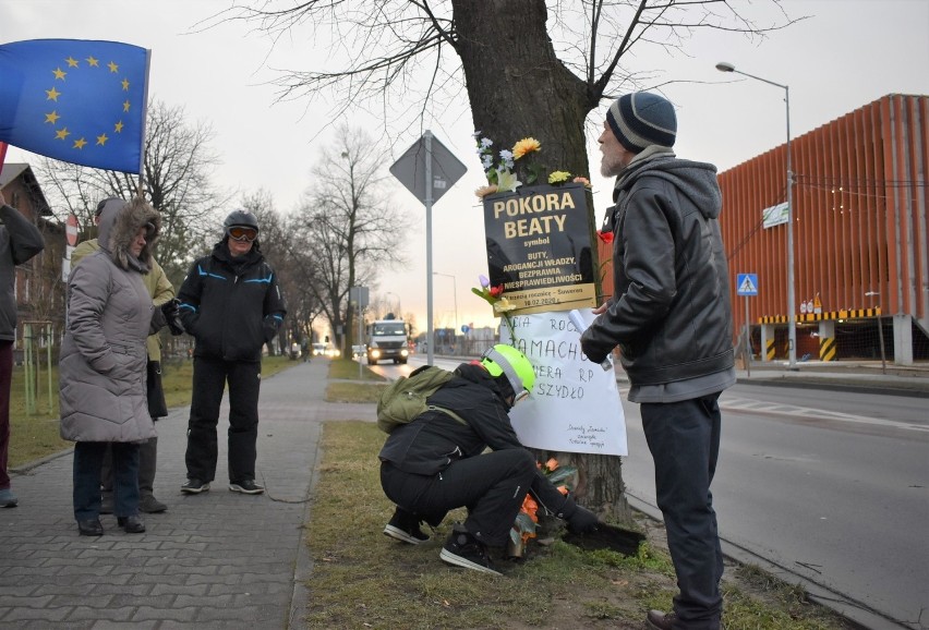 Oświęcim. Happening KOD w rocznicę wypadku kolumny rządowej [ZDJĘCIA]