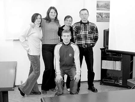 Stażyści spotkali się w tyskim Urzędzie Pracy. Od lewej: Grażyna Bula, Agnieszka Pięchota, Anna Sitko, Michał Jaromin i Artur Kocurek. Fot. Barabara Malerczyk