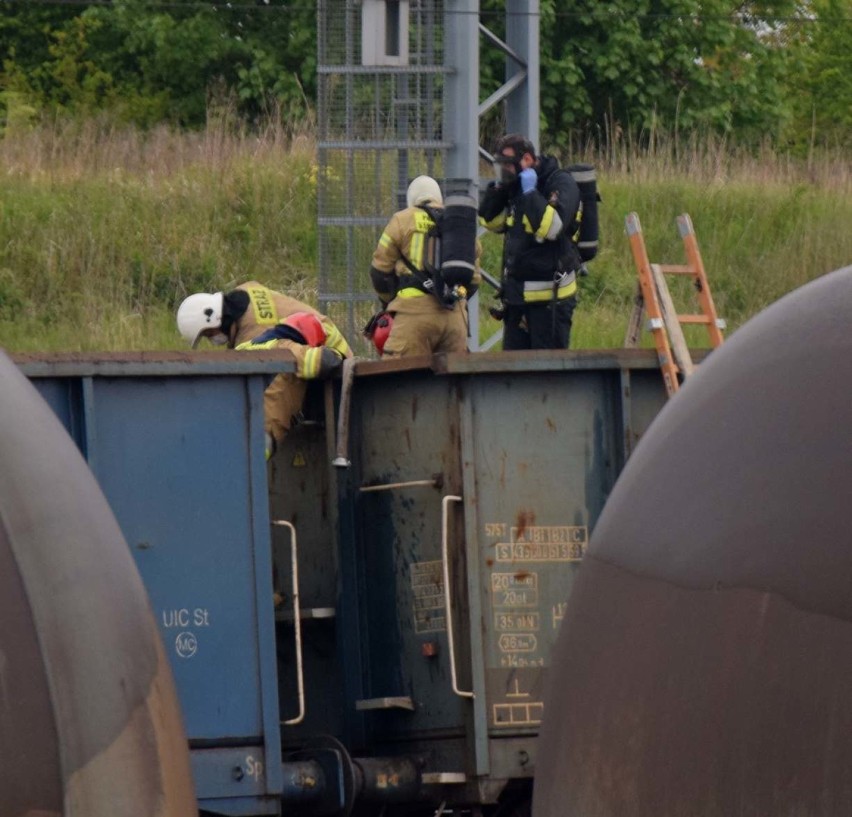 Malbork. Pożar wagonu z siarką na bocznicy kolejowej [ZDJĘCIA]. Na szczęście szybko zauważony i zduszony w zarodku