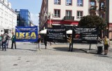 Manifestacja we wrocławskim Rynku. "Lobby LGBT chce uczyć małe dzieci masturbacji" [ZDJĘCIA]