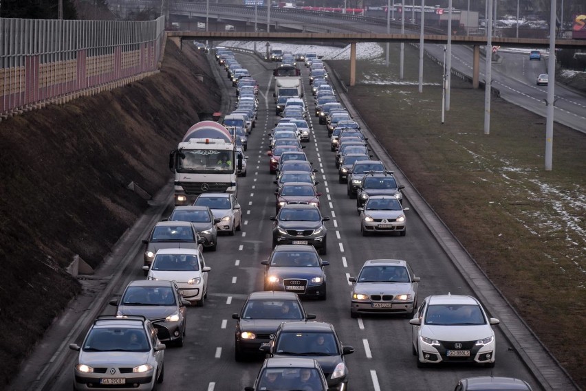 Najbardziej zakorkowane drogi w Polsce w okresie świątecznym. Sprawdź, których tras unikać