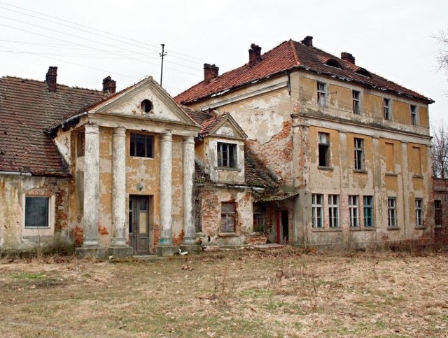 Agencja Nieruchomości Rolnych zlicytowała pałac we Włościejewkach wraz z parkiem