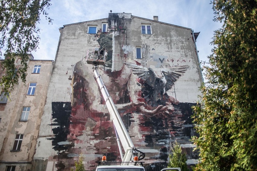 Nowy mural w Łodzi. Malowidło na kamienicy przy ul. Pomorskiej [ZDJĘCIA]
