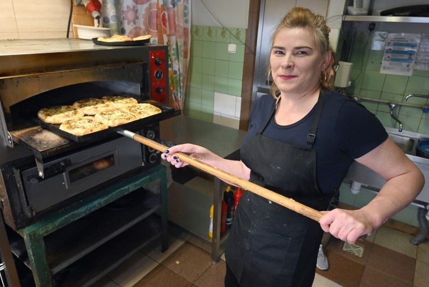 Pizzeria "Krystyna" to najstarsza pizzeria w Kielcach. Ich kultowa pizza tradycyjna z pieczarkami to hit od 40 lat. Jaki jest jej sekret? 
