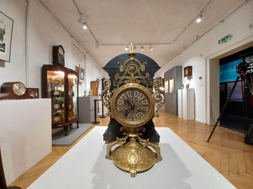 Najciekawsze zegary z fabryki Gustava Beckera zobaczysz w Muzeum Porcelany w Wałbrzychu [ZDJĘCIA]
