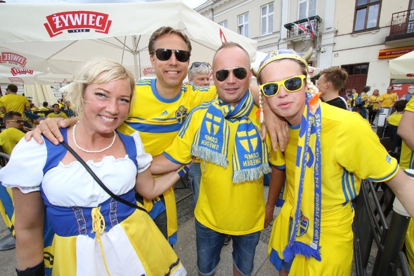 Szwedzi opanowali Kielce. Tłumnie maszerowali na stadion
