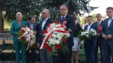 74 rocznica wybuchu powstania warszawskiego. Przy obelisku ks. Józefa Sieradzana złożono kwiaty