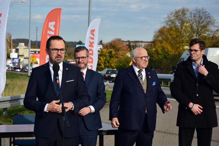 Droga Czerwona w Gdyni. Następny etap za nami. Podpisano umowę na wykonanie studium techniczno-ekonomiczno-środowiskowego (28.10.2022) 