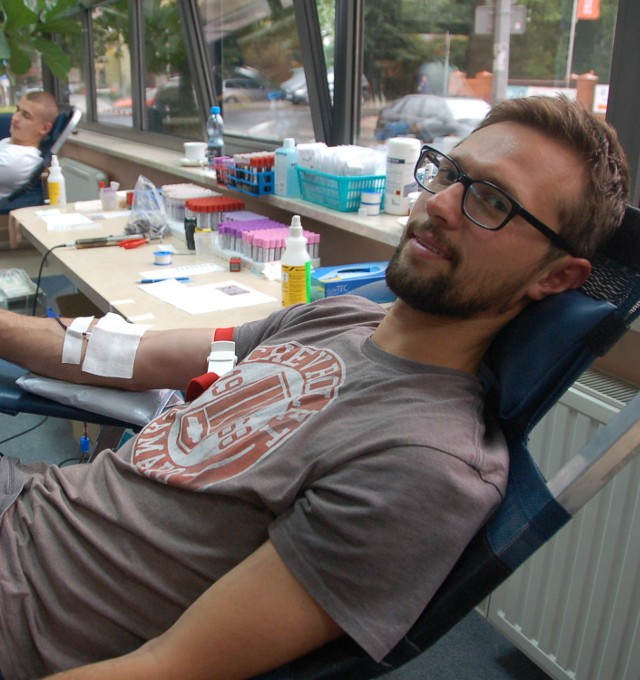 Paweł Pochroń po raz pierwszy oddał wczoraj krew. Zdecydował się na to podczas akcji w tarnowskim starostwie