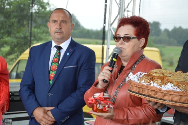 Wójt Adam Ruta i Anna Kwestarz, szefowa gminnej rady w Łyszkowicach