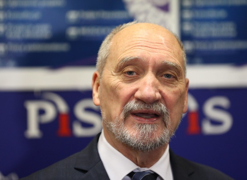 Konferencja PiS w Piotrkowie po wyborach 2019: Macierewicz podtrzymuje obietnice wyborcze