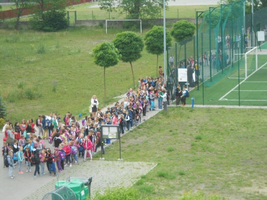 Granat w szkole, ewakuacja uczniów...Spokojnie, to tylko ćwiczenia [zdjęcia]