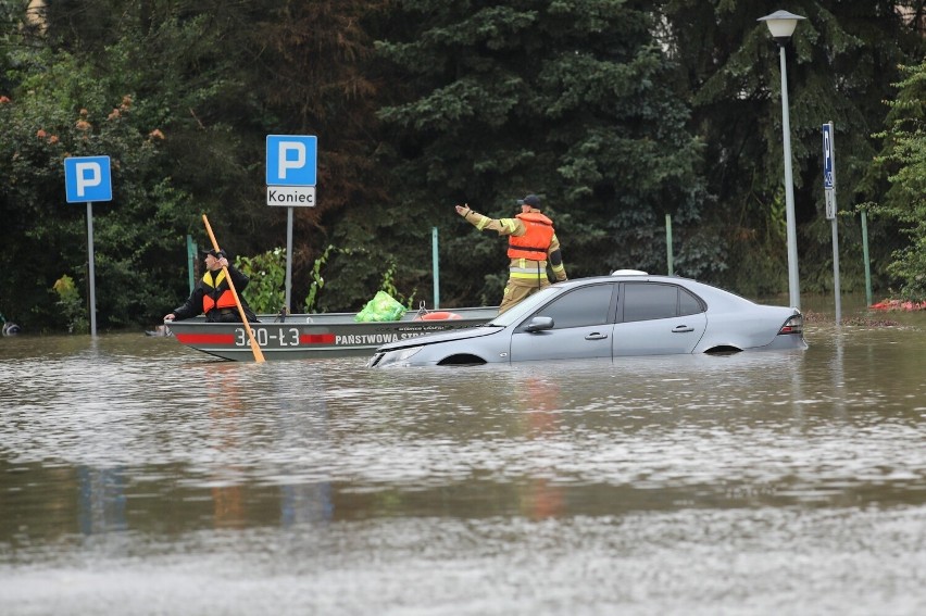 Kraków. Dziś susza, a rok temu woda zalała miasto