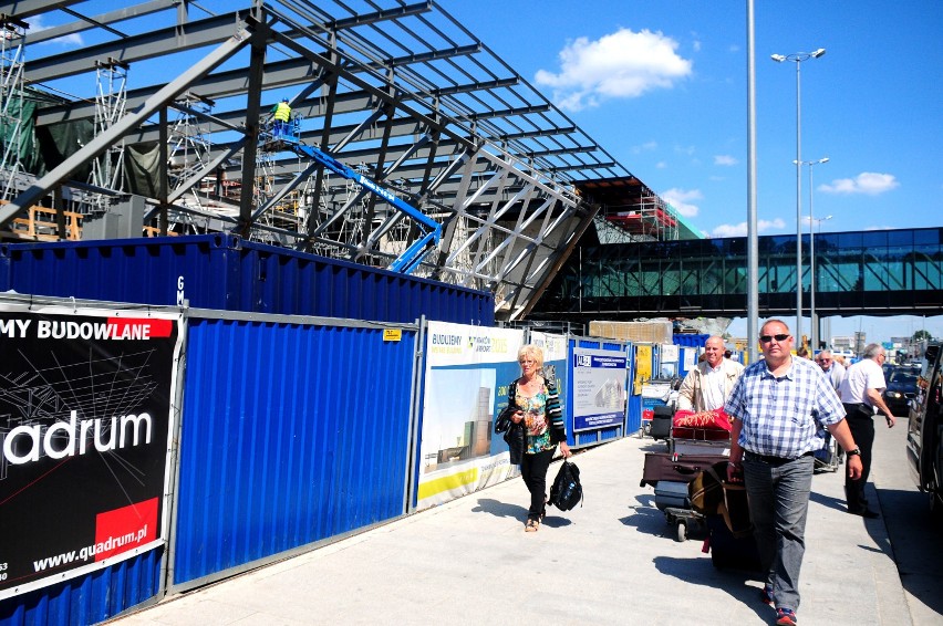 Kraków Airport. Nowy terminal w Balicach prawie gotowy [NOWE ZDJĘCIA]