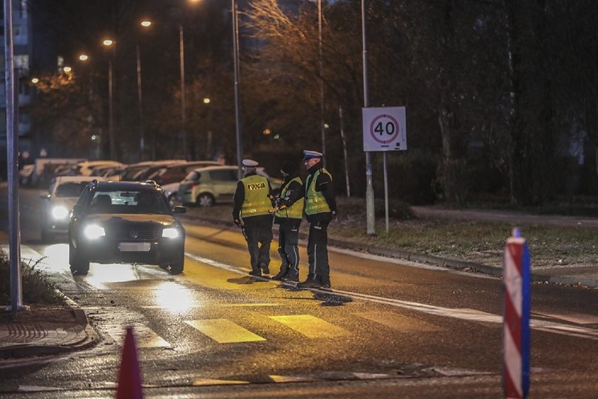 Policja na skrzyżowaniu ulic Wyszyńskiego i Zawadzkiego                                                      