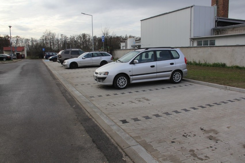 Nowe parkingi przy ul. Bydgoskiej w Legnicy [ZDJĘCIA]