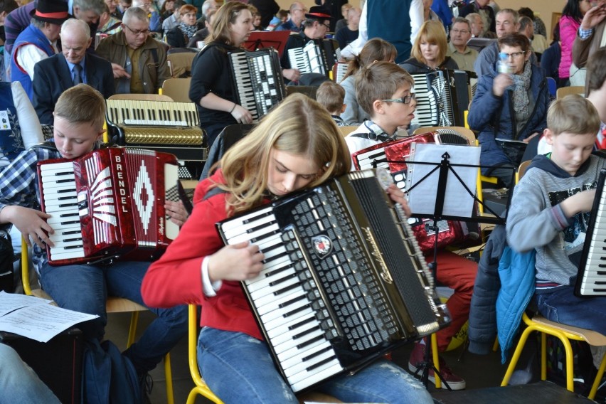 Sulęczyno. Rekord Polski w jednoczesnej grze na akordeonach