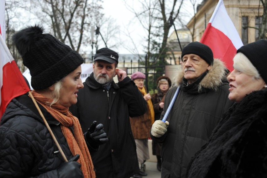 Protesty przed Trybunałem Konstytucyjnym. Dwie manifestacje...