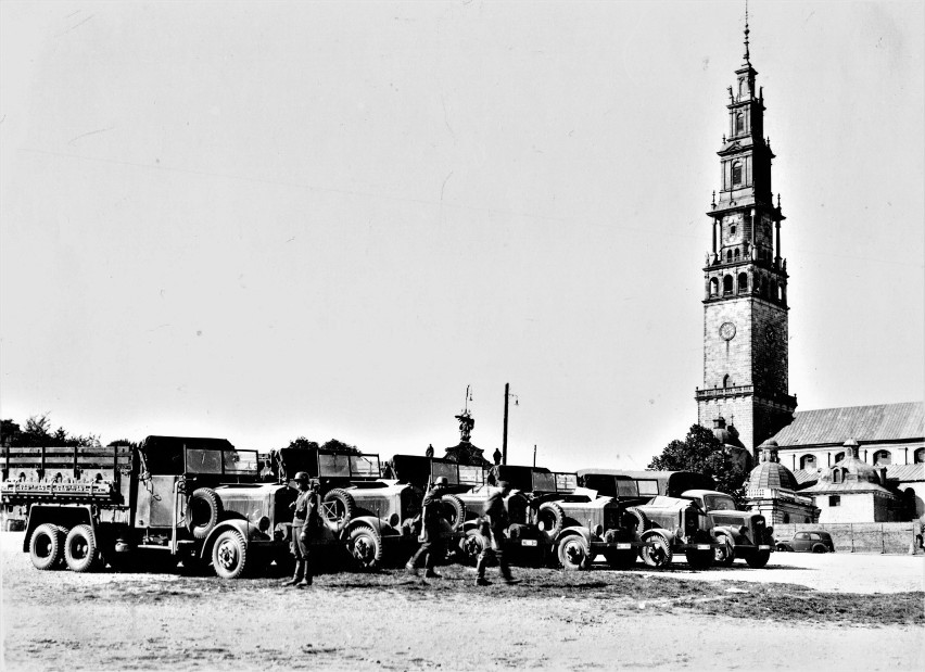 Premiera filmu o Częstochowie 1939-1945 [ZDJĘCIA] Sala w klubie Politechnik pękała w szwach, a publiczność nagrodziła twórców brawami