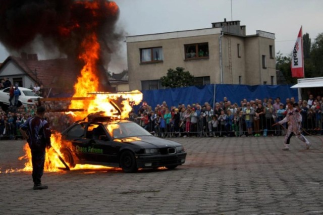 W czwartek mieszkańcy Chodzieży mogli obejrzeć widowisko Monster Truck Show. Chociaż wstęp na Monster Truck w Chodzieży był płatny, impreza przyciągnęła wiele osób i była bardzo udana.

Zobacz więcej:  Monster Truck w Chodzieży: Widowiskowe show na targowisku [ZDJĘCIA]