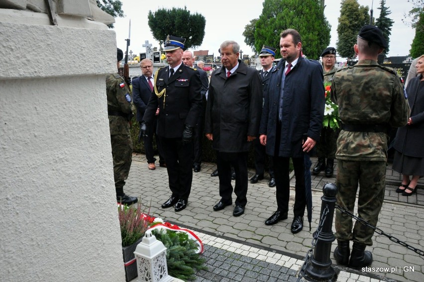 W Staszowie uczcili pamięć bohaterów II wojny światowej (ZDJĘCIA)