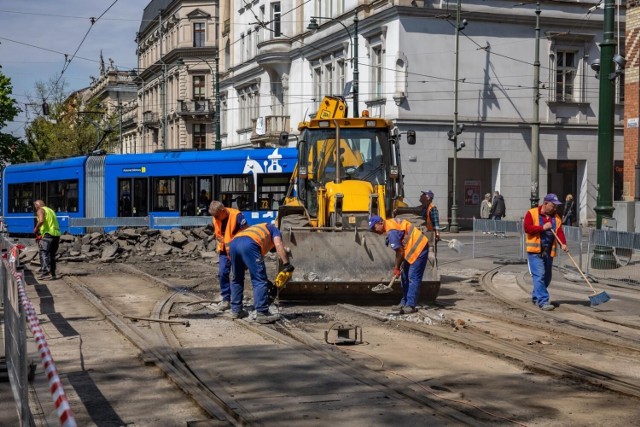 Ekipy torowe ponownie zawitają na ulicę Basztową. W lipcu zajmą się naprawą nawierzchni torowiska tramwajowego po zachodniej stronie skrzyżowania z ul. Długą i Sławkowską.