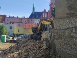 Niepozorny budynek przy ul. Kościelnej w Wałbrzychu przeszedł rozbiórkę, trwa odbudowa - zdjęcia