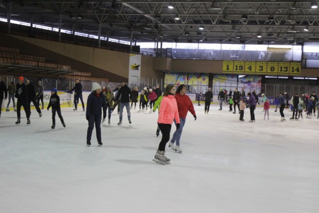 Lodowisko w katowickim Spodku zaprasza. Gości sporo